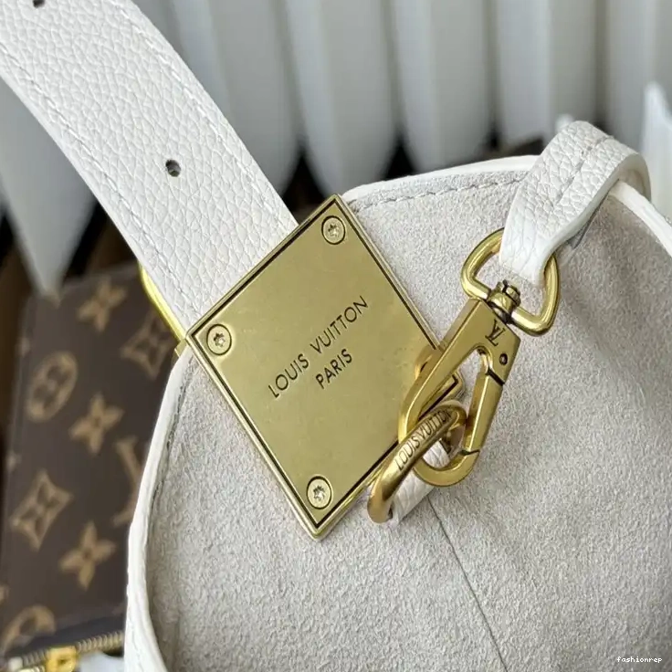 Fashionrepsfam ru LV 2408YA0079 Bags 0819